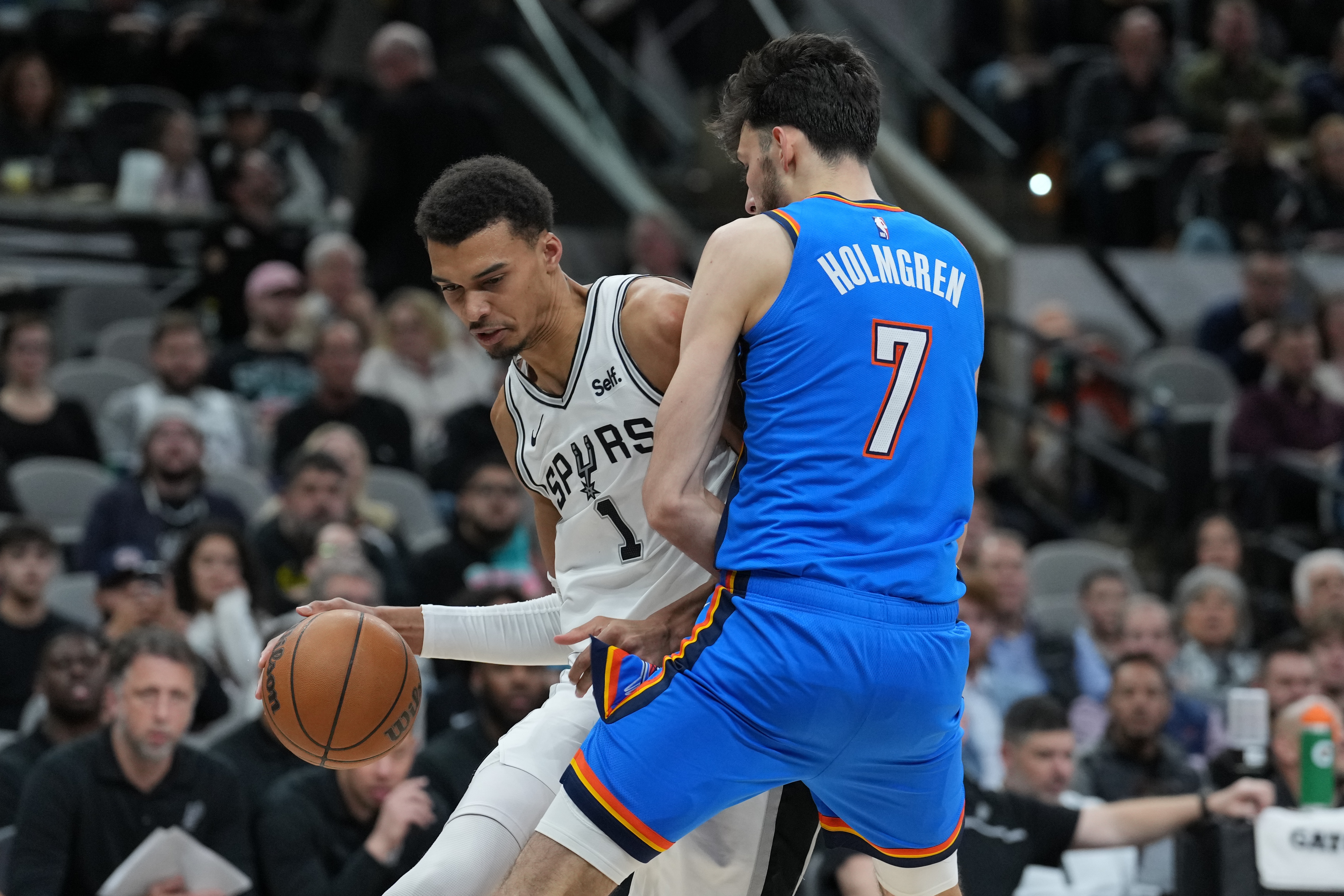 kaiyun.com-两度生吃！美网友：文班一打切特就来劲 文班拿捏对位&amp;切特有戒指