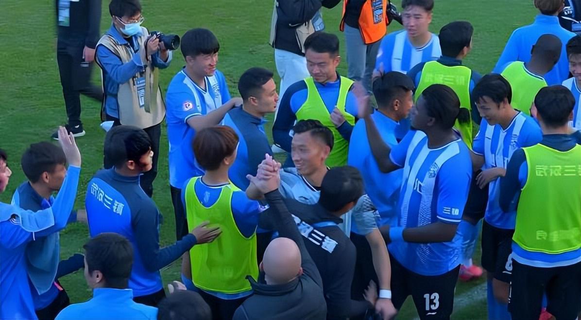 kaiyun-意外！邓卓翔本赛季还有可能出任武汉三镇救火主教练？引发热议